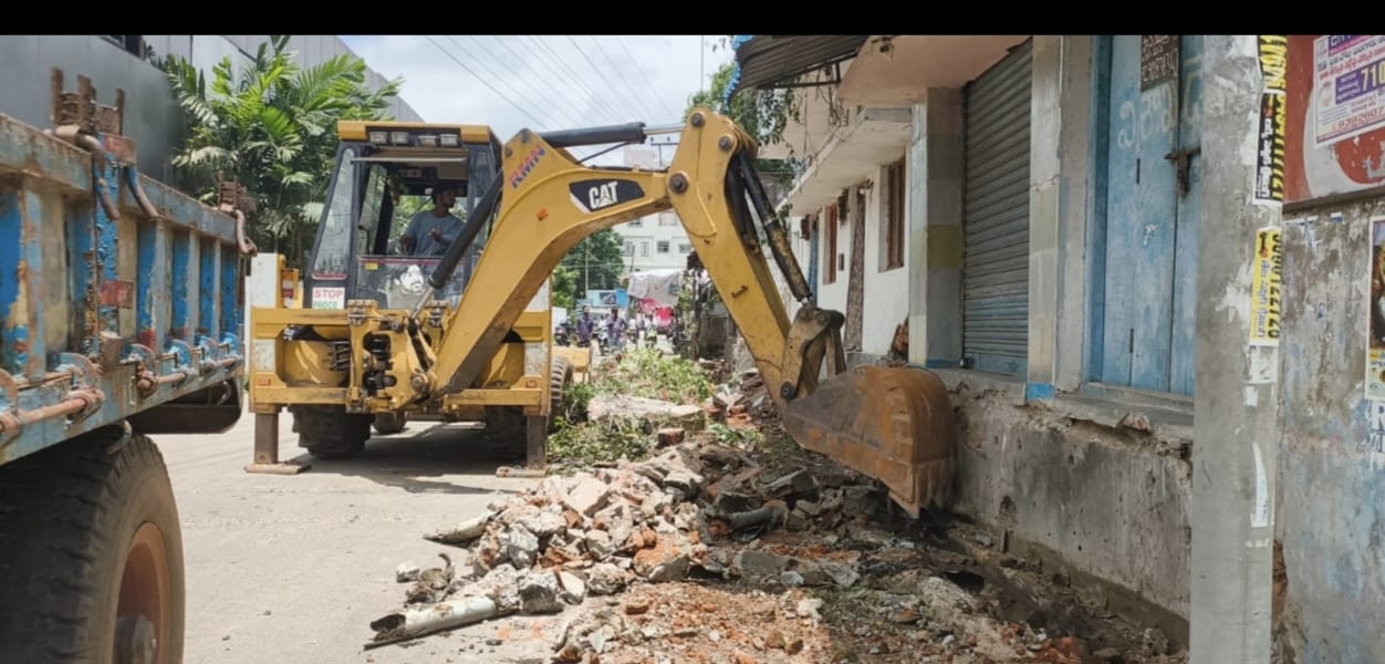 ఎమ్మెల్యే కొణతాల చొరవతో డ్రైనేజ్, రోడ్డు నిర్మాణం