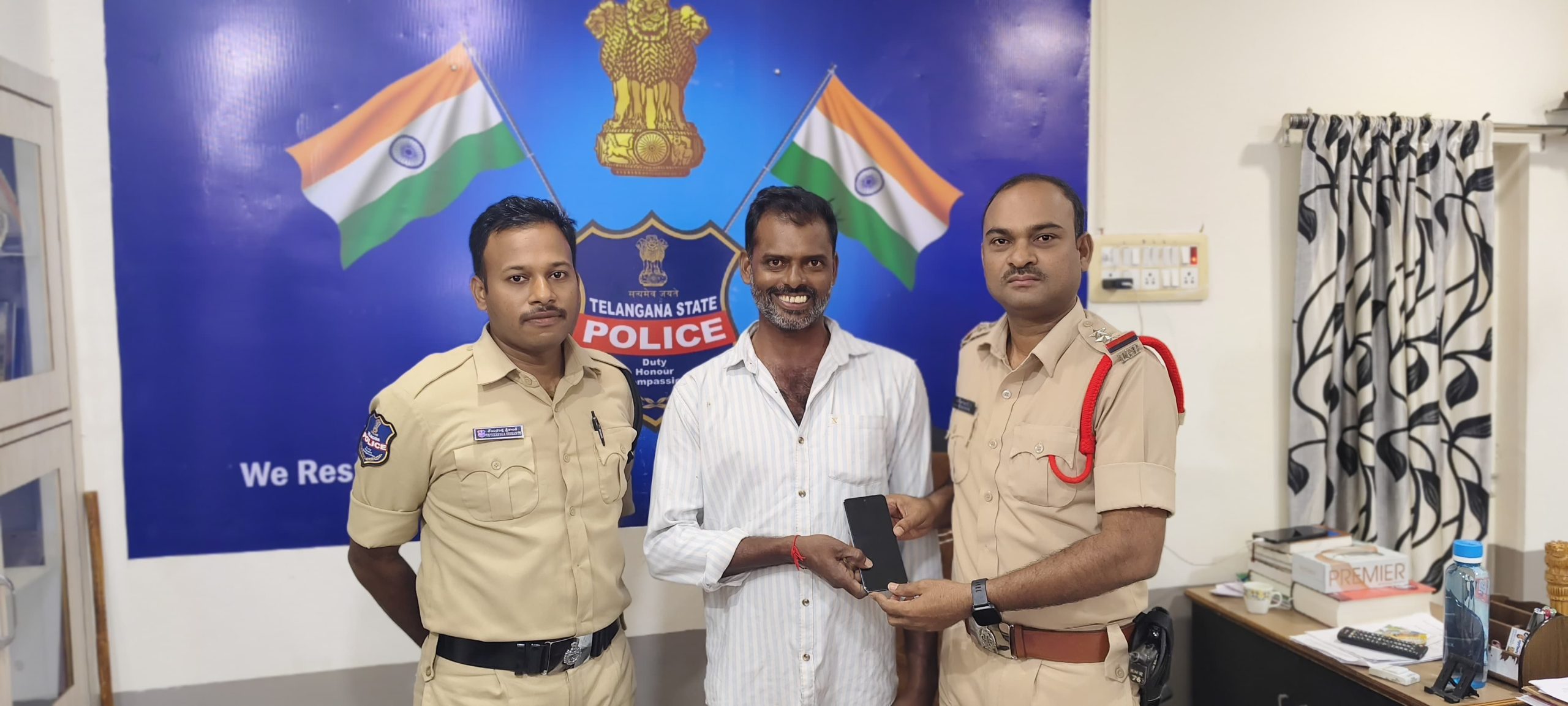 సెల్ పోన్ అప్పగింత