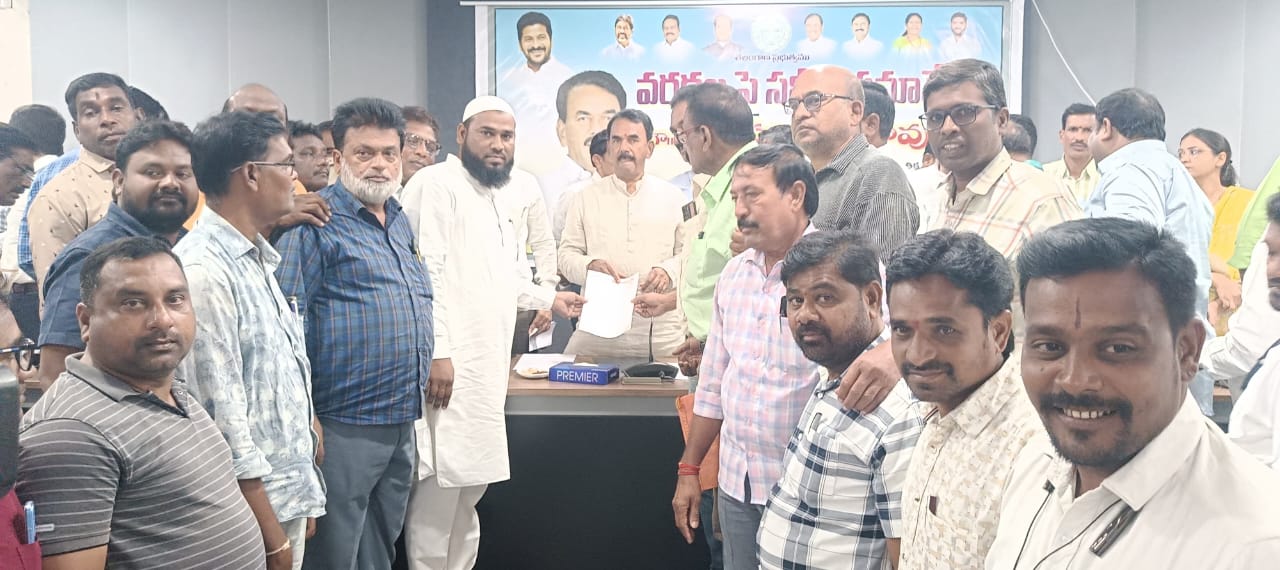 జర్నలిస్టులకు ఇళ్ల స్థలాలు ఇవ్వాలని మంత్రికి వినతి