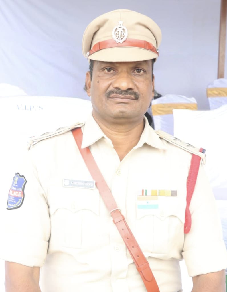 గణేష్ ఉత్సవాలను శాంతియుతంగా జరుపుకోవాలని పాపన్నపేట ఎస్సై శ్రీనివాస్ గౌడ్పాపన్నపేట.