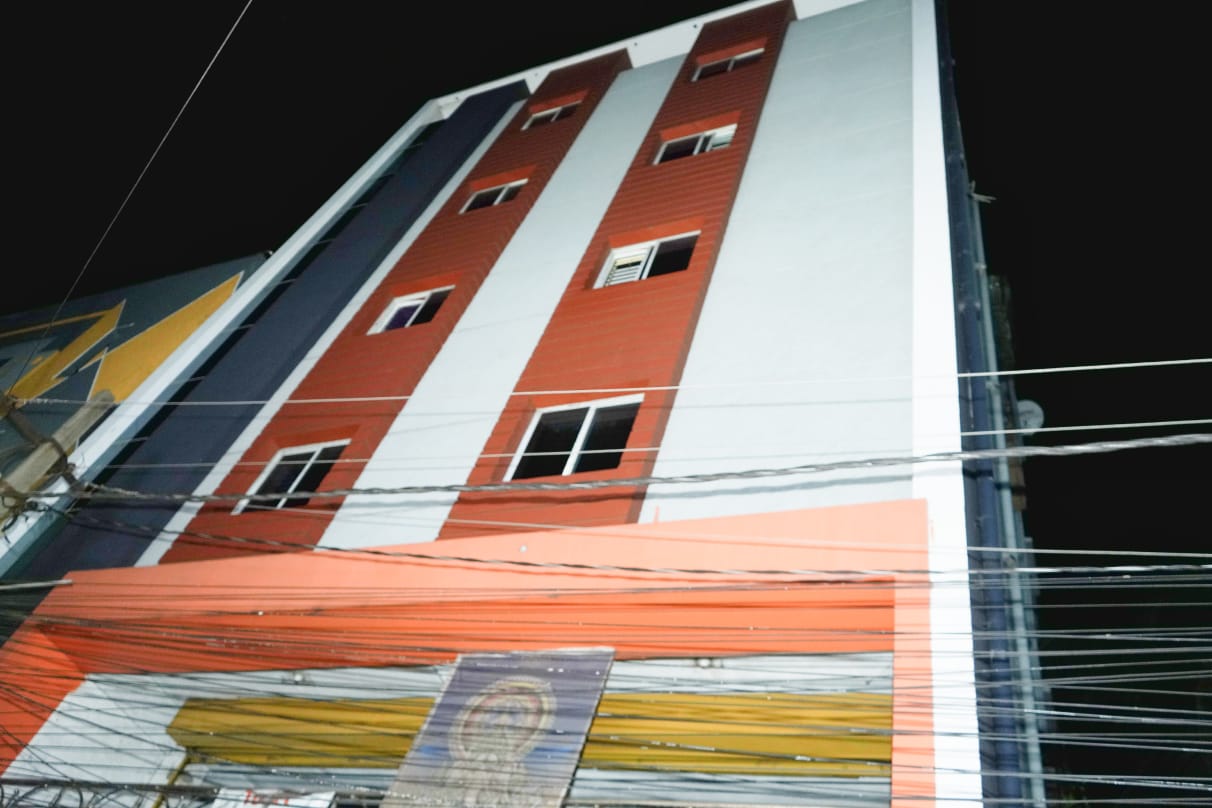 జివిఎంసీ టౌన్ ప్లానింగ్ నిర్లక్ష్యం కారణంగా రోడ్డున పడ్డ పది కుటుంబాలు