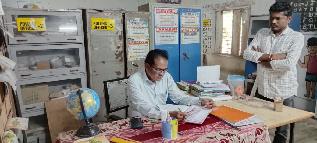 తడ్కల్ క్లస్టర్ పరిధిలోని ప్రాథమిక ఉన్నత పాఠశాలలను సందర్శించిన మండల విద్యాధికారి.