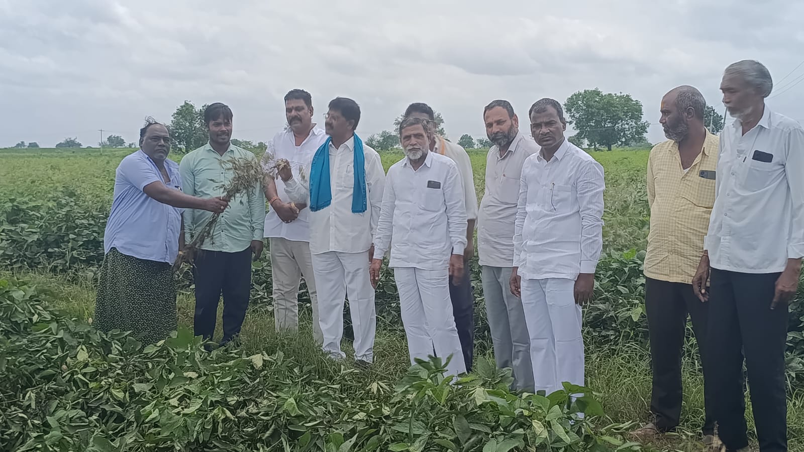 రైతులకు ప్రభుత్వం వెంటనే పంట నష్టం అందజేయాలి