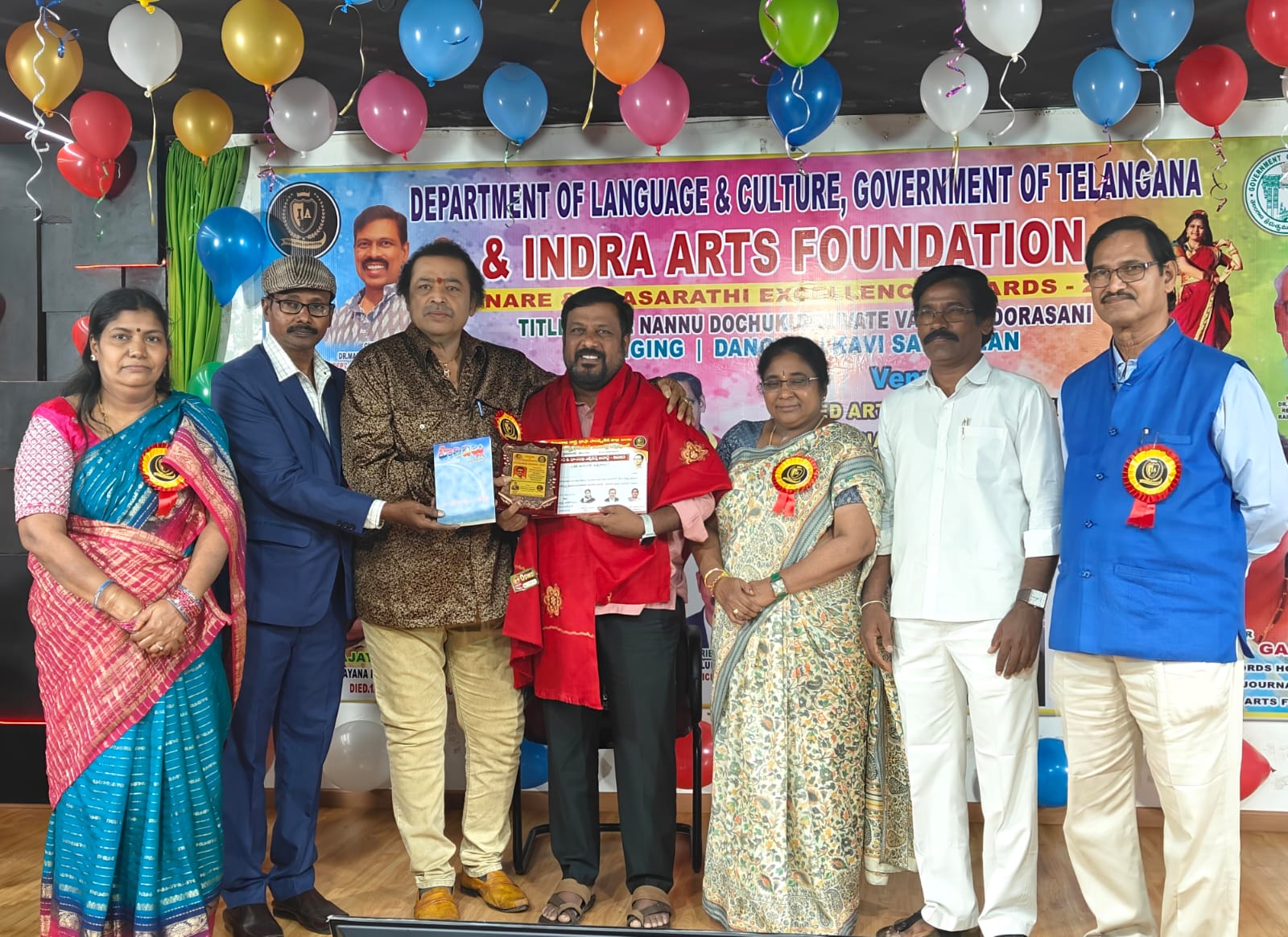 దరువు అంజన్నకు దాశరధి , సినారే అవార్డు ప్రదానం