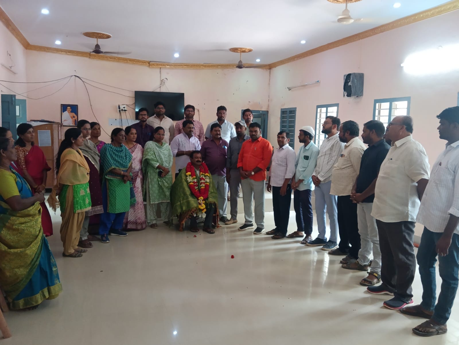 సీనియర్ సహాయకుడికి ఘన సన్మానం