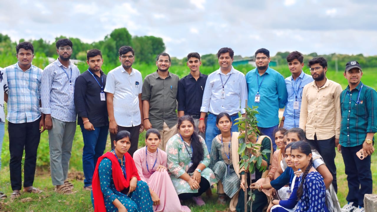 ప్రభుత్వ డిగ్రీ కళాశాలలో పీ జి విద్యార్థుల వనమహోత్సవం