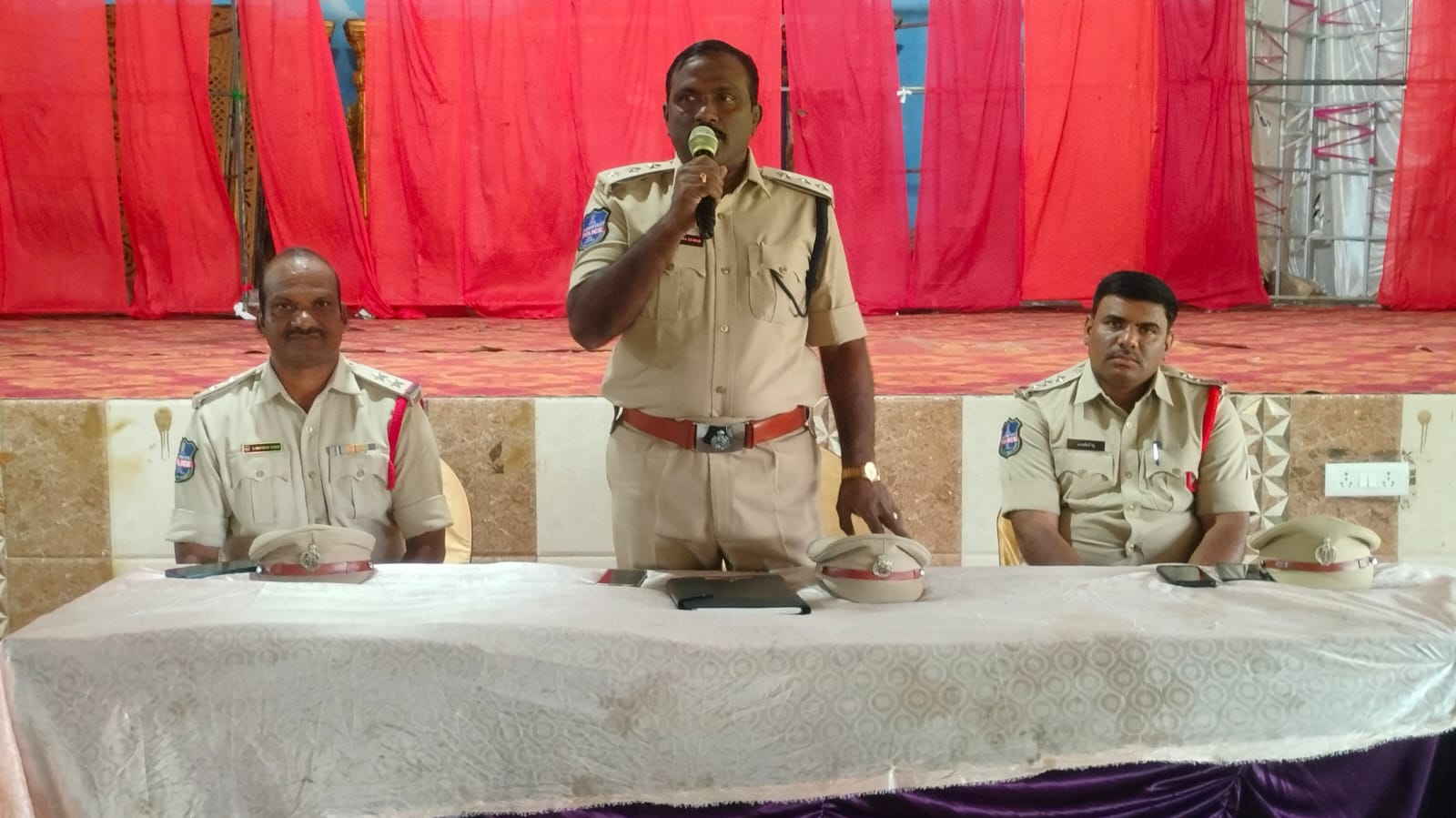 ఉత్సవాలను శాంతియుతంగా జరుపుకోవాలని..