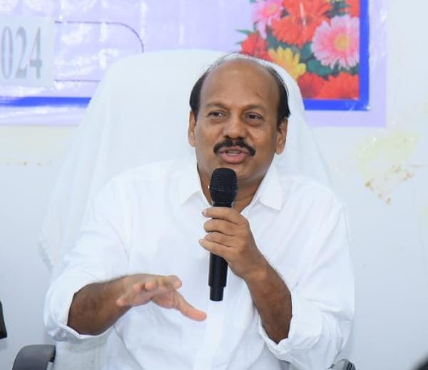 ఈతకు వెళ్లి ముగ్గురు ఎంబీఏ విద్యార్థులు మృతి చెందడం పై తీవ్ర విచారం వ్యక్తం చేసిన ఎం.పీ మేడా.