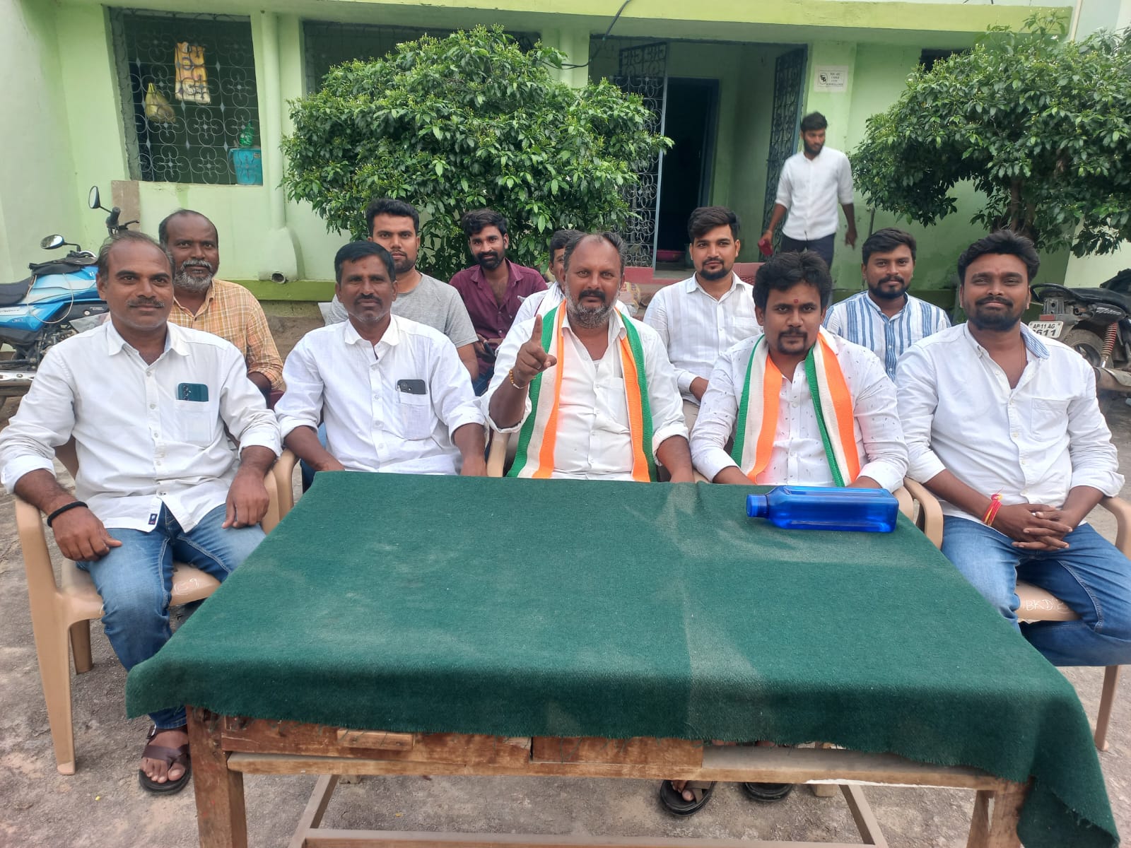 ముసలి కన్నీరు కార్చుట మానుకో….