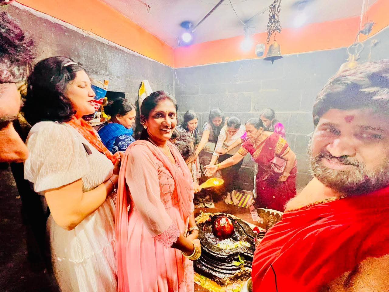 రామేశ్వర ఆలయంలో ప్రత్యేక పూజలు చేసిన ఎమ్మెల్యే సతీమణి