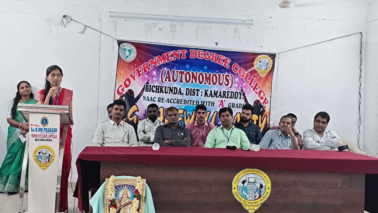 ప్రభుత్వ డిగ్రీ కళాశాలలో పీ జి విద్యార్థుల వీడ్కోలు సమావేశం….