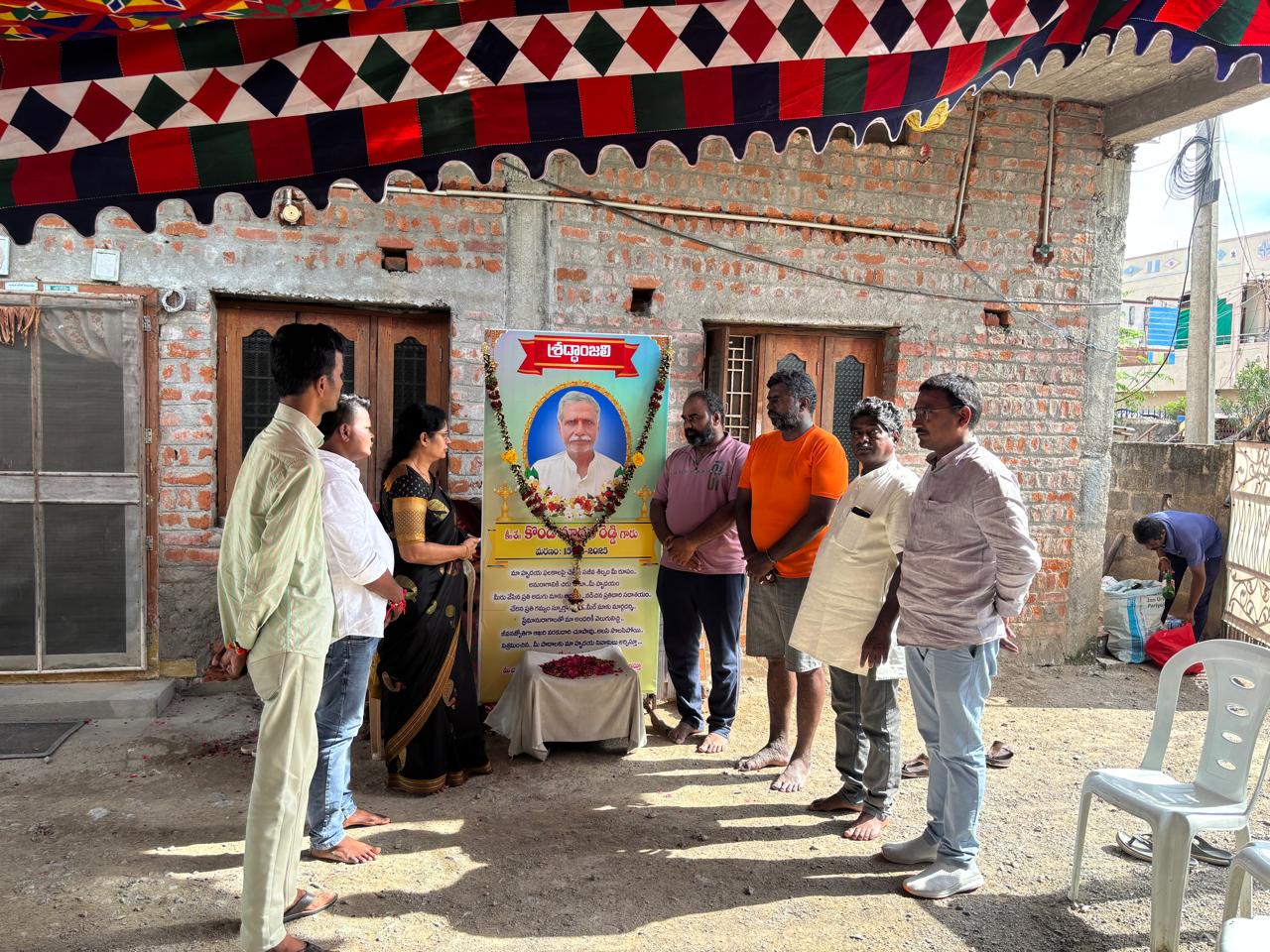 మృతి కుటుంబాన్ని పరామర్శించిన చందుపట్ల కీర్తి రెడ్డి