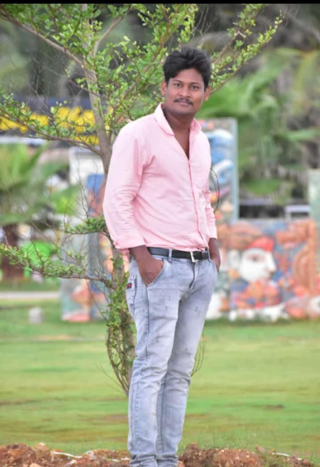 పేదరికాన్ని జయించి ఉపాధ్యాయుడిగా రాంబాబు