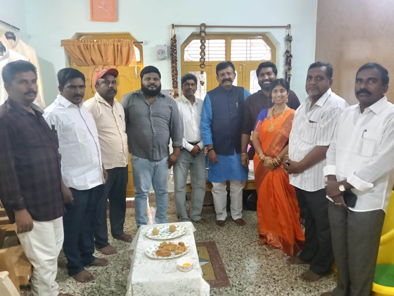 నూతన వధూవరులను ఆశీర్వదించిన ఆకేపాటి అమర్ నాథరెడ్డి