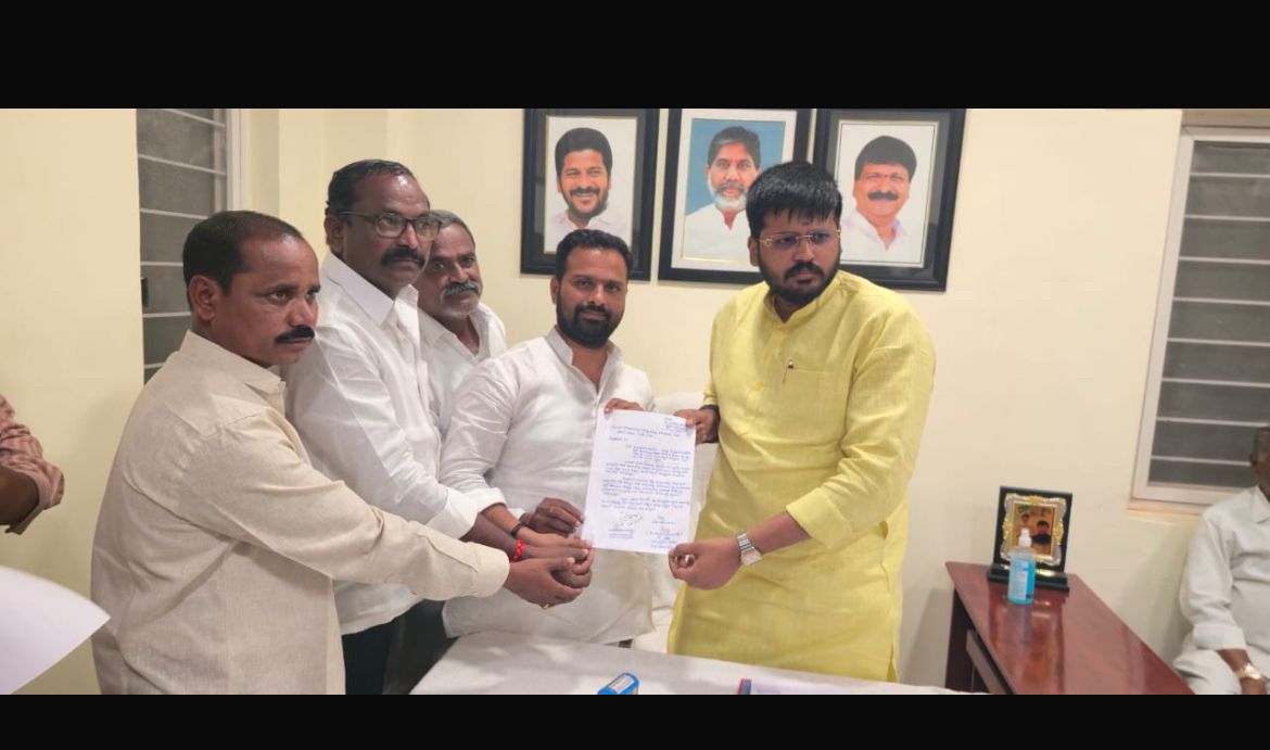 రోడ్డు విస్తరణ కోసం ఎమ్మెల్యే కు వినతి