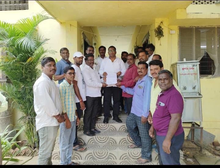 బిచ్కుంద డీలర్లు తాసిల్దార్ కు వినతిపత్రం….