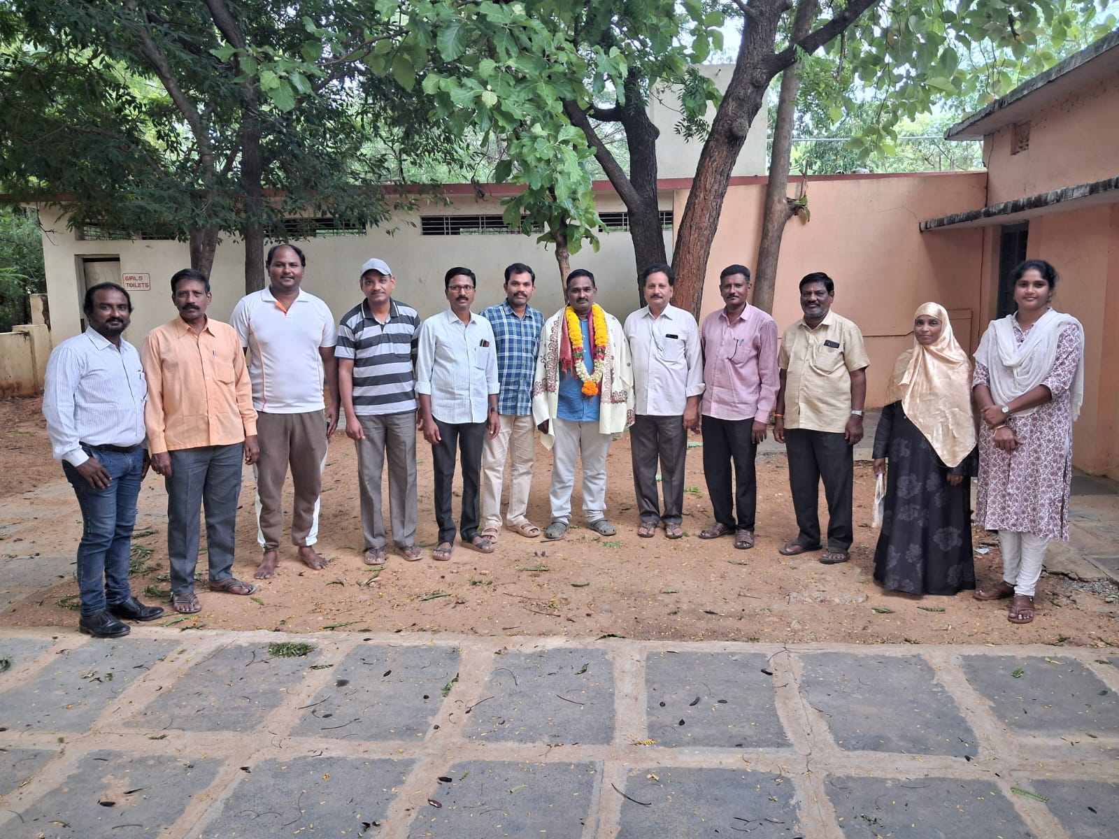 ఉపాధ్యాయునికి ఘన సన్మానం