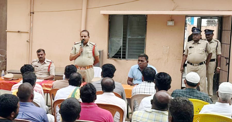 నందలూరు పోలీసు స్టేషన్ ఆవరణములో పీస్ కమిటీ మీటింగ్