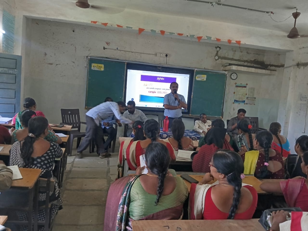 వయోజనులంతా అక్షరాస్యులు కావాలి. మండల విద్యాశాఖ అధికారి ఏ శ్రీనివాస్