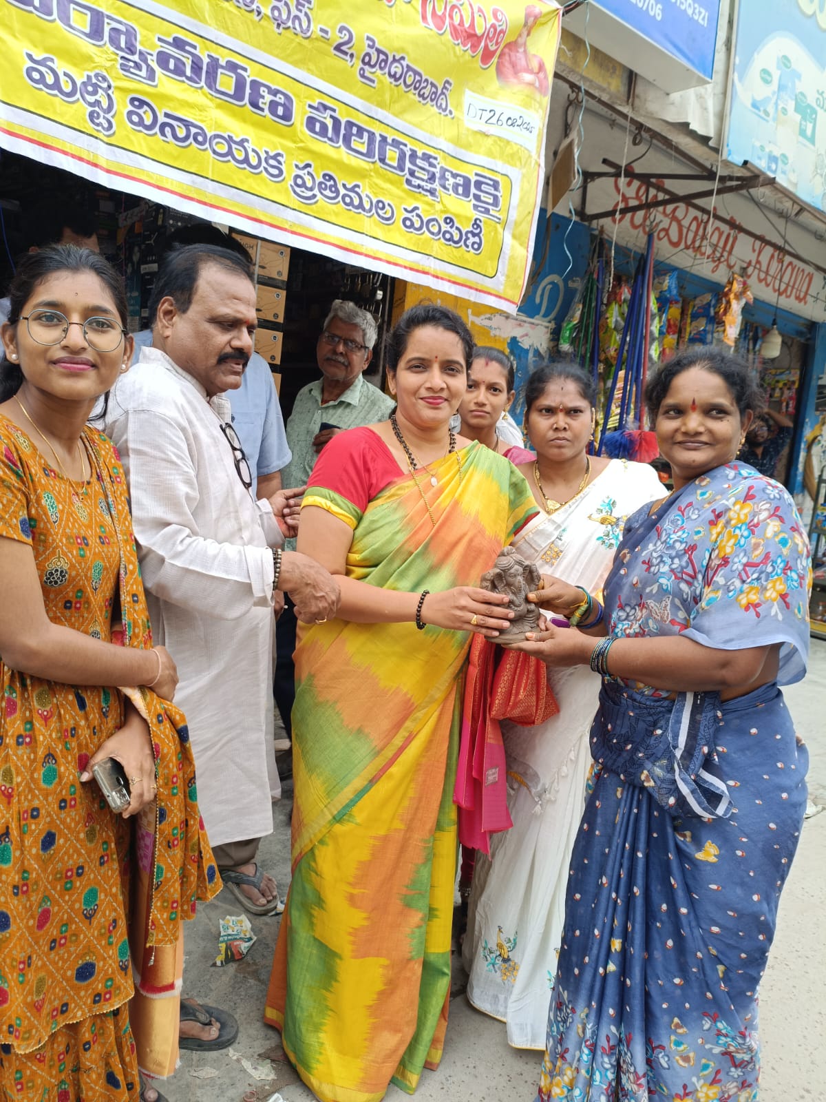 పర్యావరణాన్ని కాపాడుదాం భావితరాలకు మంచి భవిష్యత్తునిద్దాం శిరీష సత్తూర్.