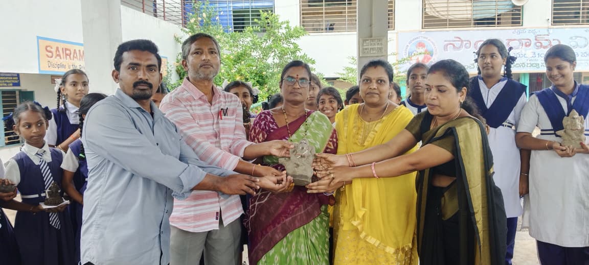 పర్యావరణ పరిరక్షణ కోసం మట్టి వినాయక విగ్రహాలనే ప్రతిష్టించాలి:-