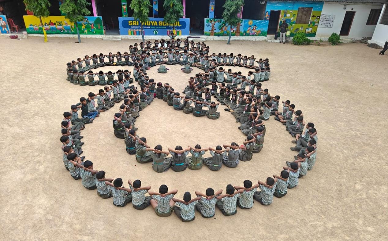 విఘ్నేశ్వరుడి రూపంలో శ్రీవిద్య పాఠశాల విద్యార్థులు…