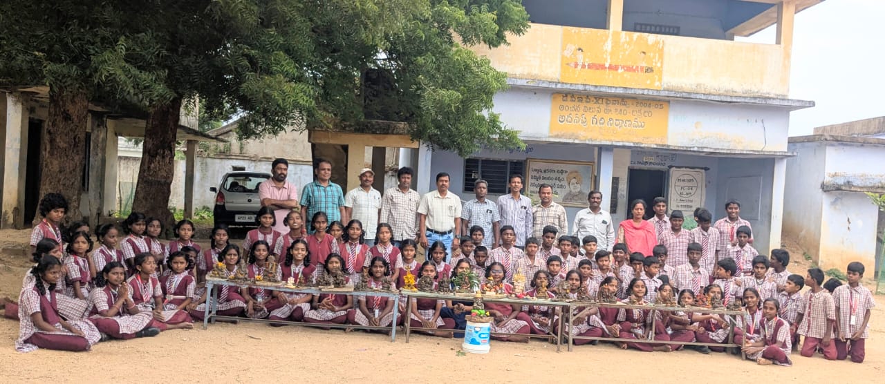 ఏర్గట్ల హైస్కూల్లో విద్యార్థులచే మట్టి గణపతుల తయారీ.