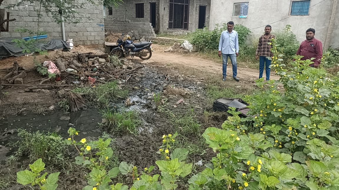 ఏర్గట్ల లోఇందిరమ్మ కాలనీ ను పరిశీలించిన అధికారులు