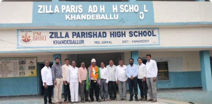 బాల్యమిత్రుల సన్మానం