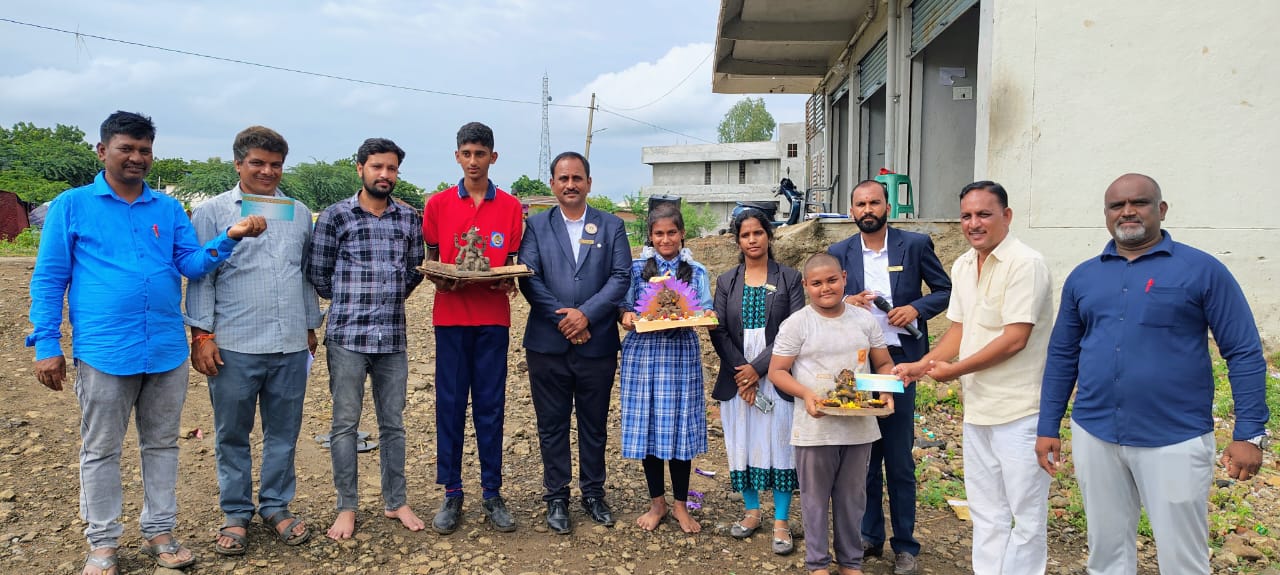 లిటిల్ స్టార్ పాఠశాలలో విద్యార్థులు 108 మట్టి వినాయక ప్రతిమల తయారీ,