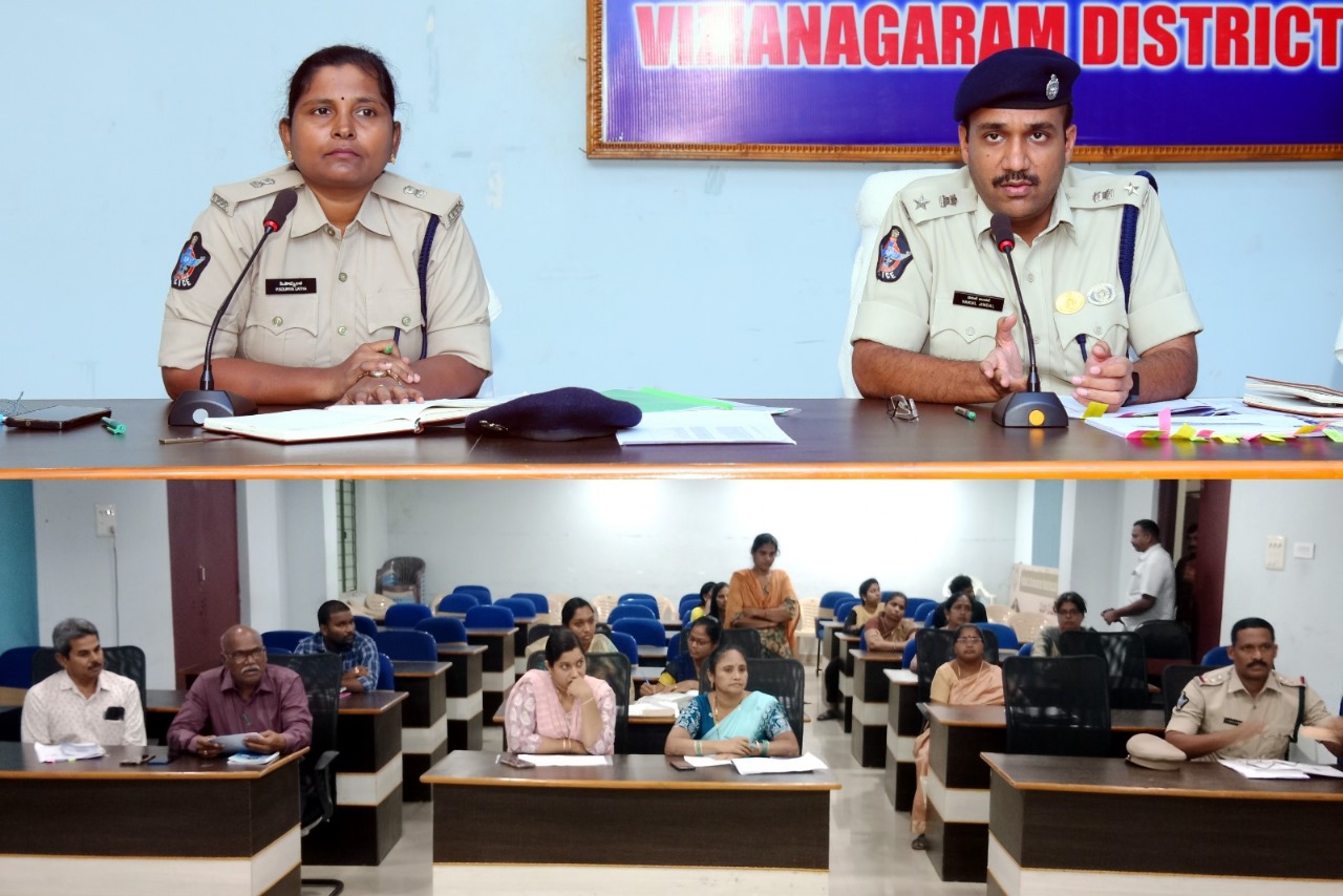 మృతి చెందిన పోలీసు కుటుంబాలకు అండగా ఉంటాం