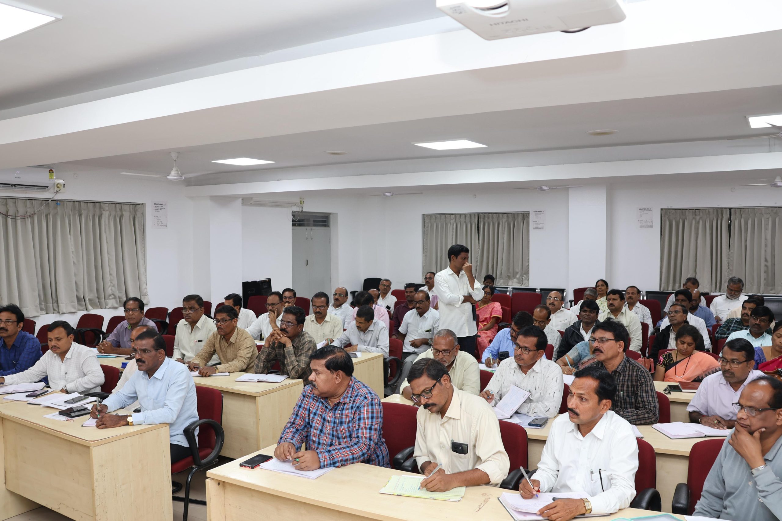 మండల విద్యాధికారులు, కాంప్లెక్స్ ప్రధాన ఉపాధ్యాయులు విధిగా పాఠశాలలు తనిఖీ చేయాలి – జిల్లా కలెక్టర్ పి . ప్రావిణ్య .