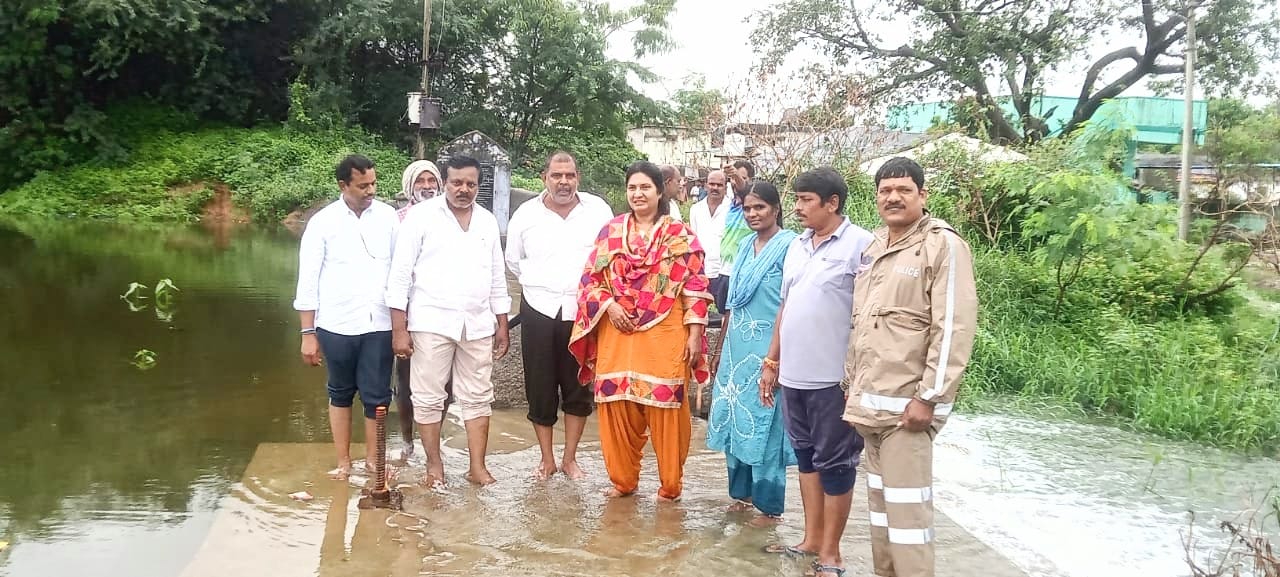 భారీ వర్షాల నేపథ్యంలో ప్రజలందరూ అప్రమత్తంగా ఉండాలి! హత్నూర తహసిల్దార్ పర్వీన్ షేక్