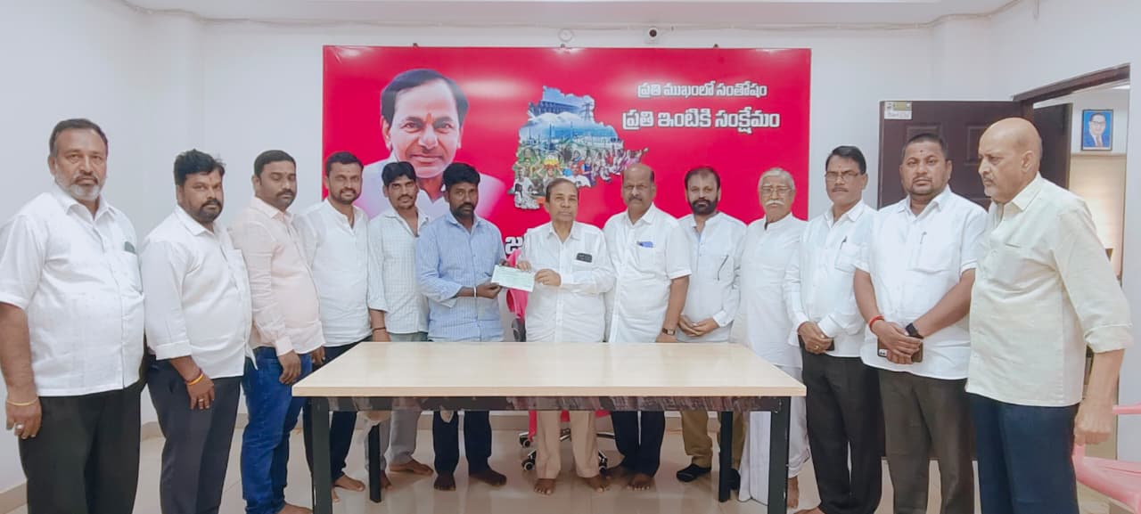 సీఎంఆర్ఎఫ్ చెక్కును అందజేసిన జహీరాబాద్ ఎమ్మెల్యే మాణిక్ రావు
