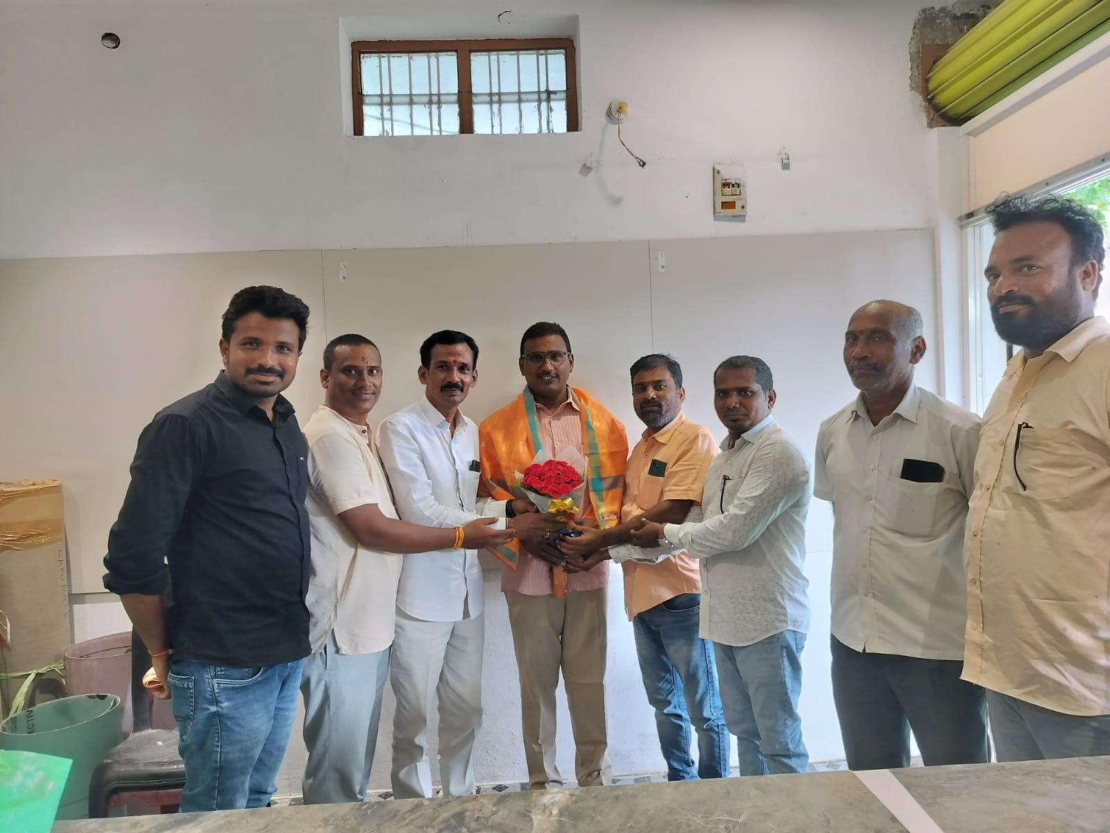 మాజీ సర్పంచ్ రవికిరణ్ కు సన్మానం చేసిన బీజేపీ నాయకులు