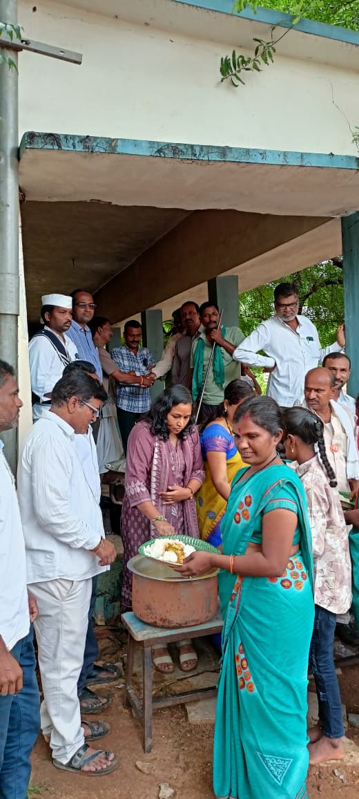 వరద బాధితుల సహాయ కేంద్రం ను సందర్శించిన బాన్సువాడ సబ్ కలెక్టర్ కిరణ్మయి
