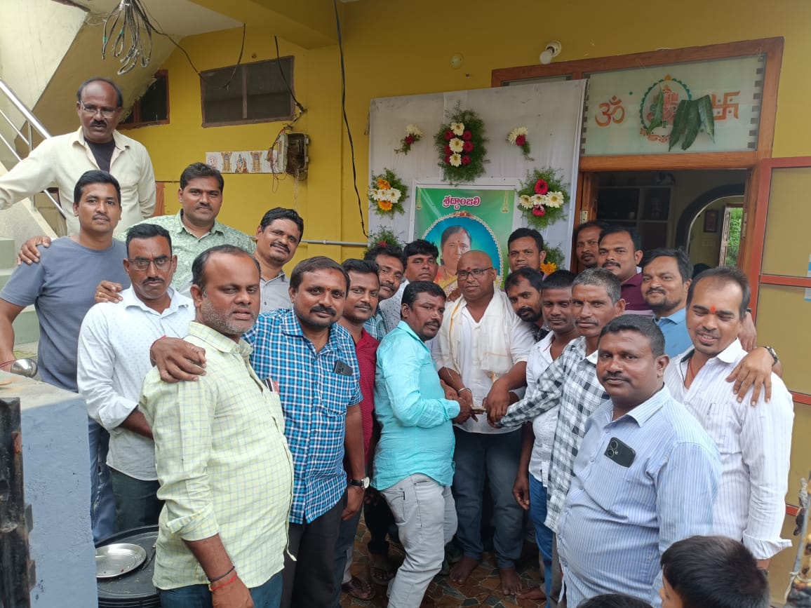 తోటి మిత్రుని కుటుంబానికి ఆర్థిక చేయూత