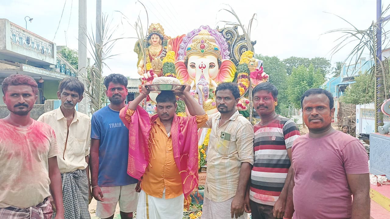 50,000 వేలు రూపాయలు పలికిన టీవీపురం లడ్డు