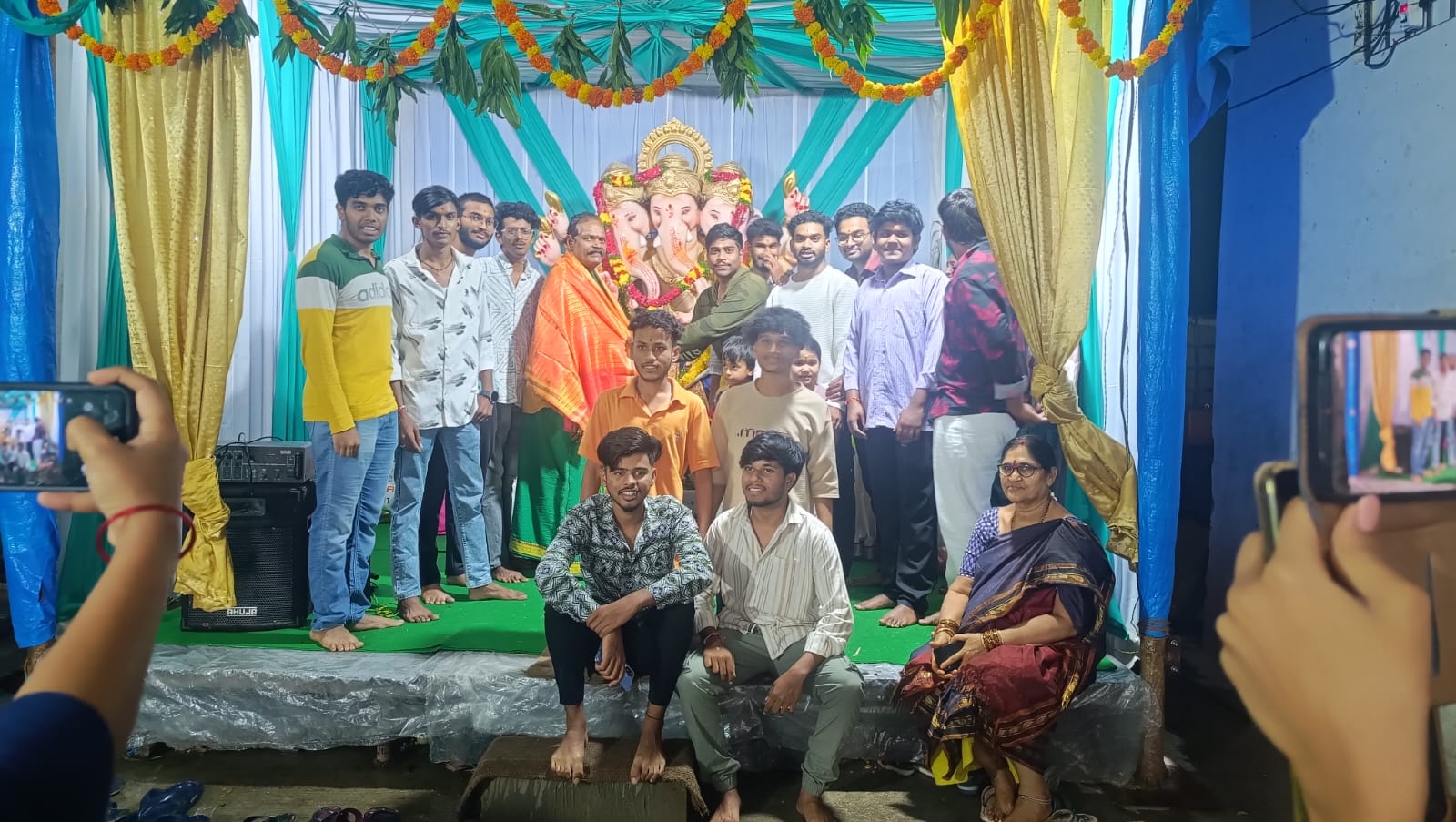 పుష్ప సురేష్ శర్మను సన్మానించిన గణేష్ ఉత్సవ కమిటీ