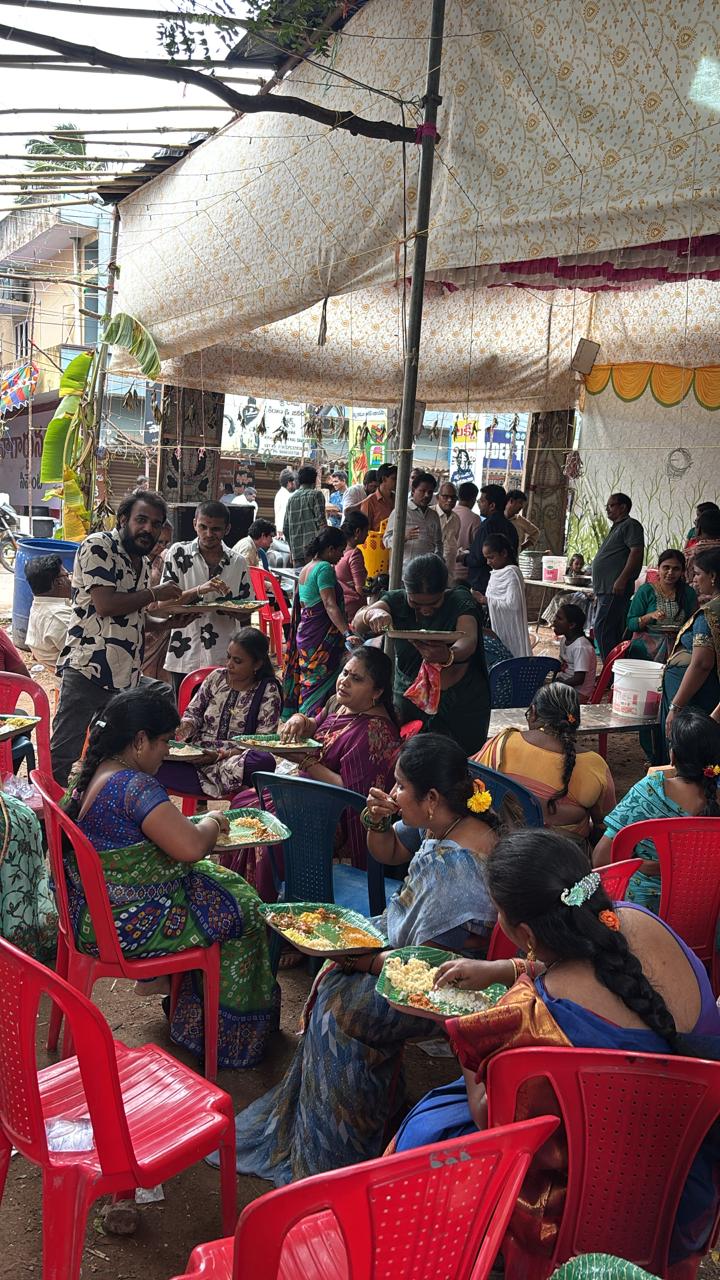 గణేష్ సెంటర్లో వరసిద్ధి వినాయక మండపంలో భారీ అన్న సమారాధన