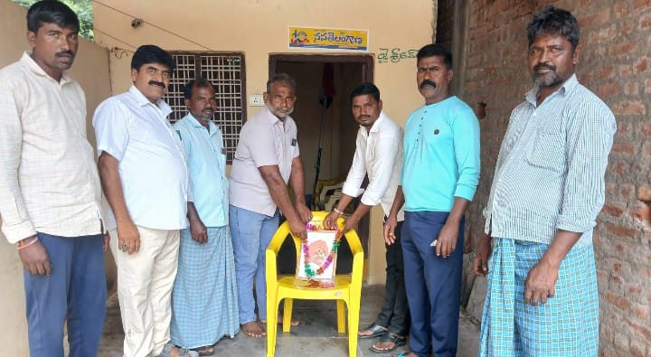 వైఎస్సార్ కు నివాళులర్పించిన కాంగ్రెస్ నాయకులు