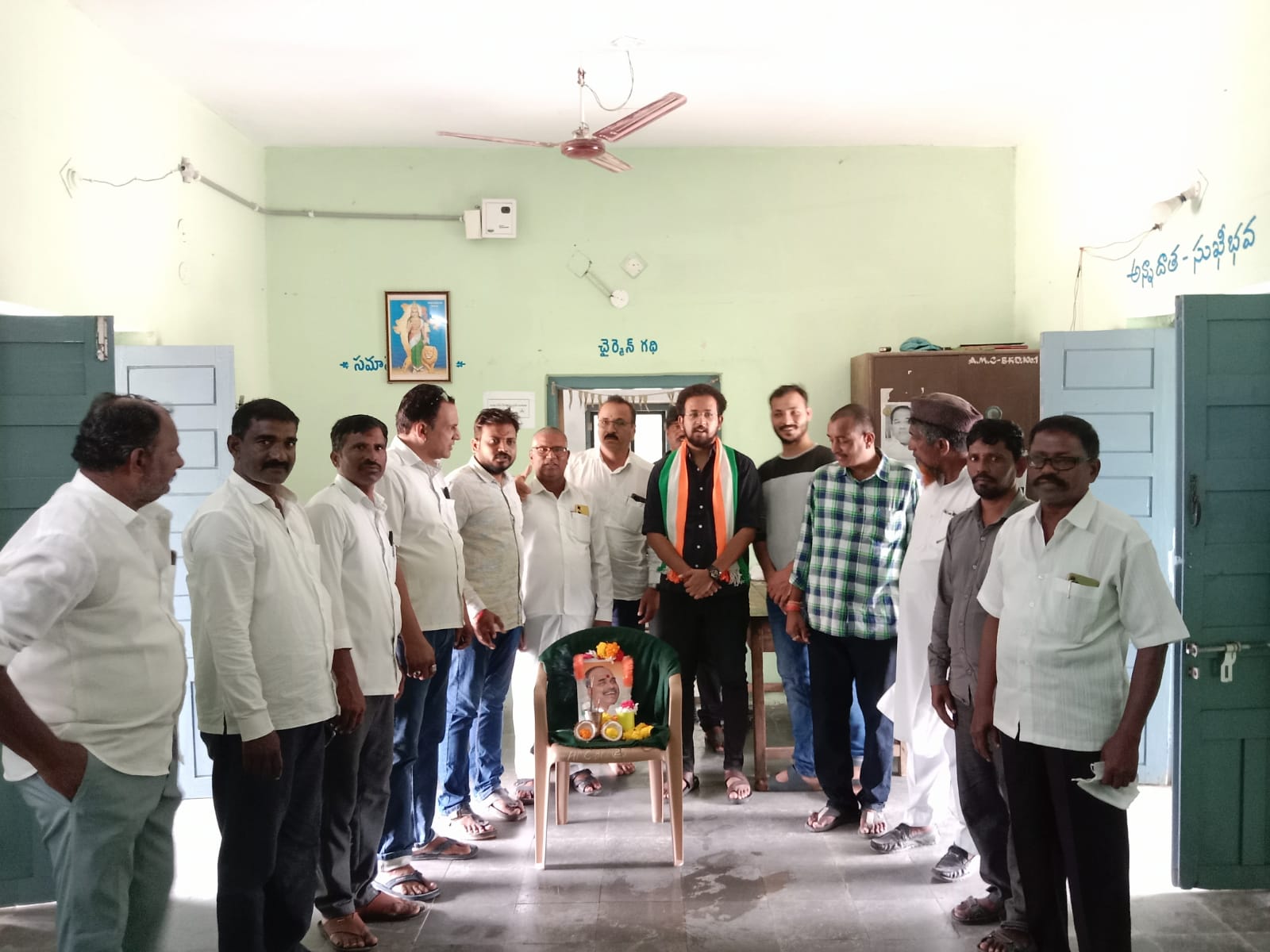 తెలుగువారి గుండెల్లో చిరకాలం ప్రజల గుండెల్లో నిలిచిన ఏకైక ఘనుడు..