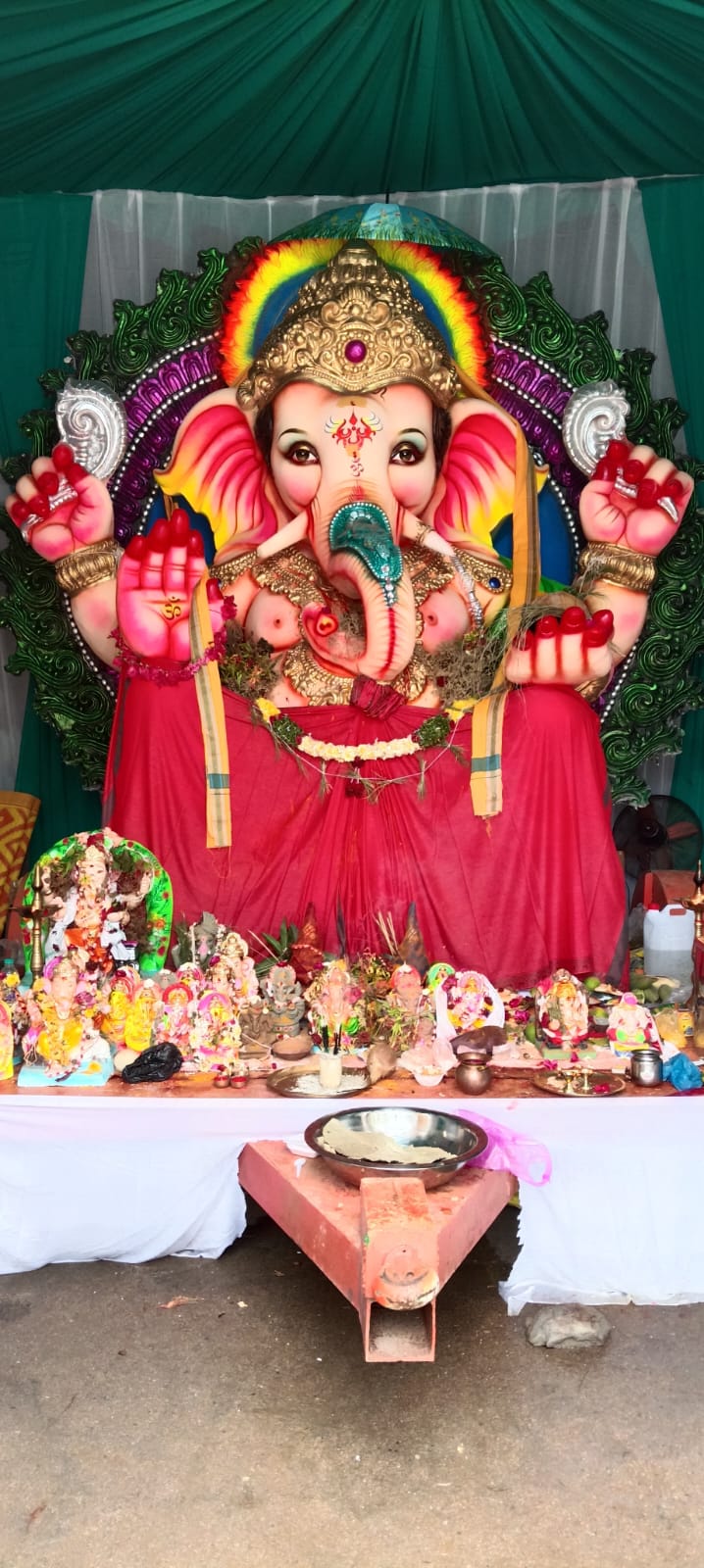 ఏర్గట్ల నవచైతన్యయూత్ ఆద్వర్యంలో అన్నదాన కార్యక్రమం