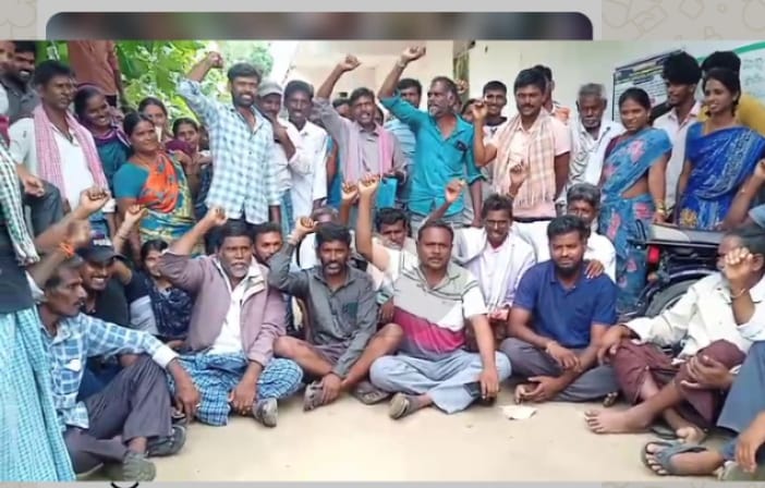 రైతులకు యూరియా ఇవ్వాలని డిమాండ్ – చండ్రుగొండలో బీఆర్ఎస్ ధర్నా
