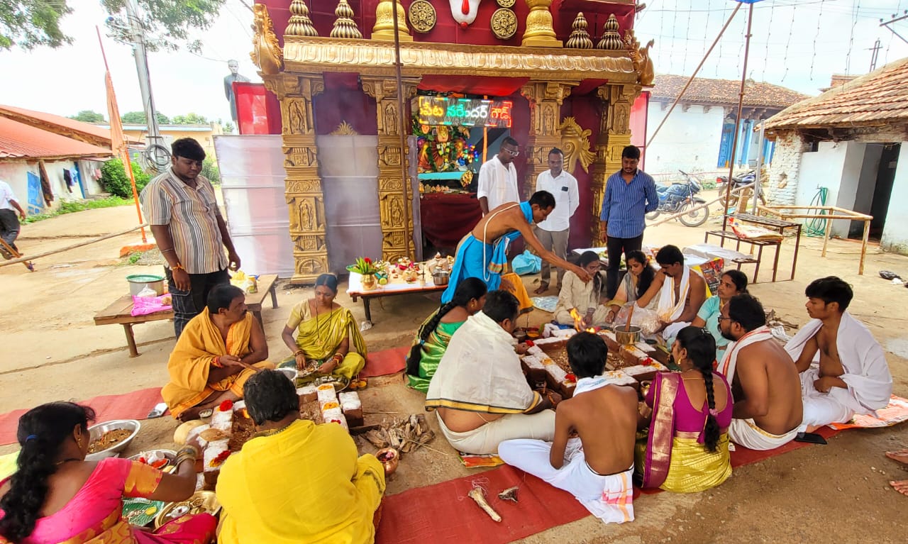 భక్తిశ్రద్ధలతో గణపతి హోమం