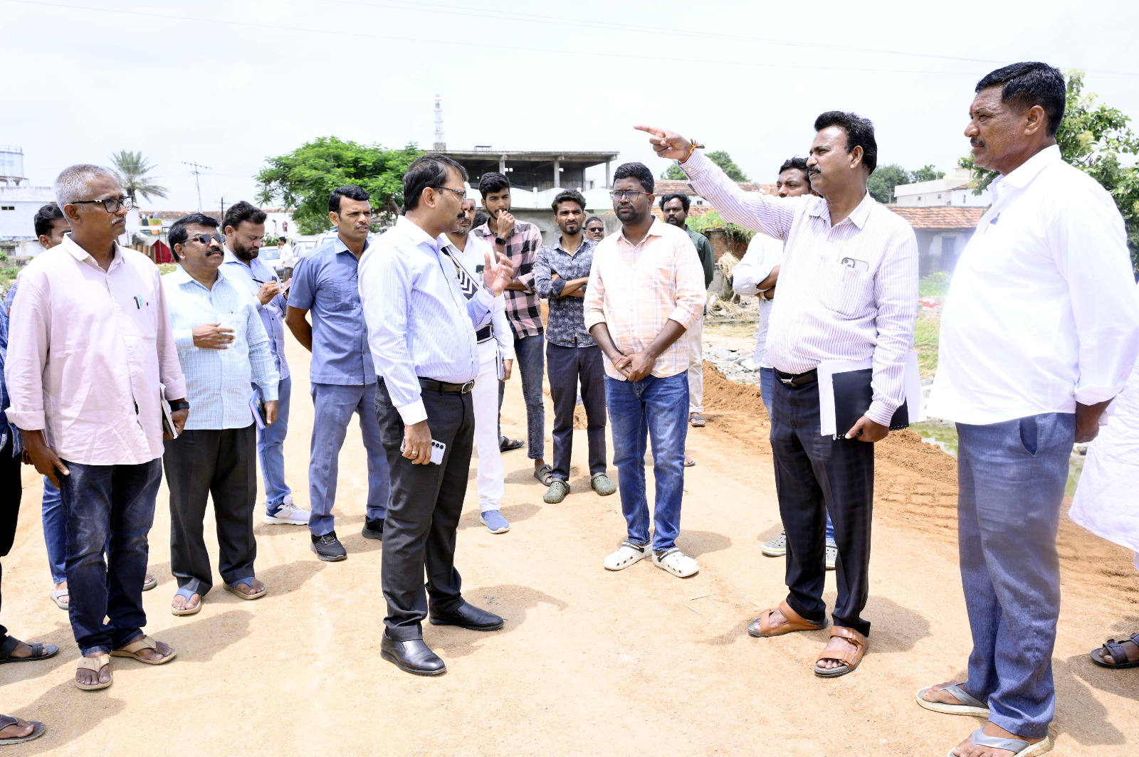 యుద్ధప్రాతిపదికన సౌకర్యాల పునరుద్ధరణ జరగాలి..