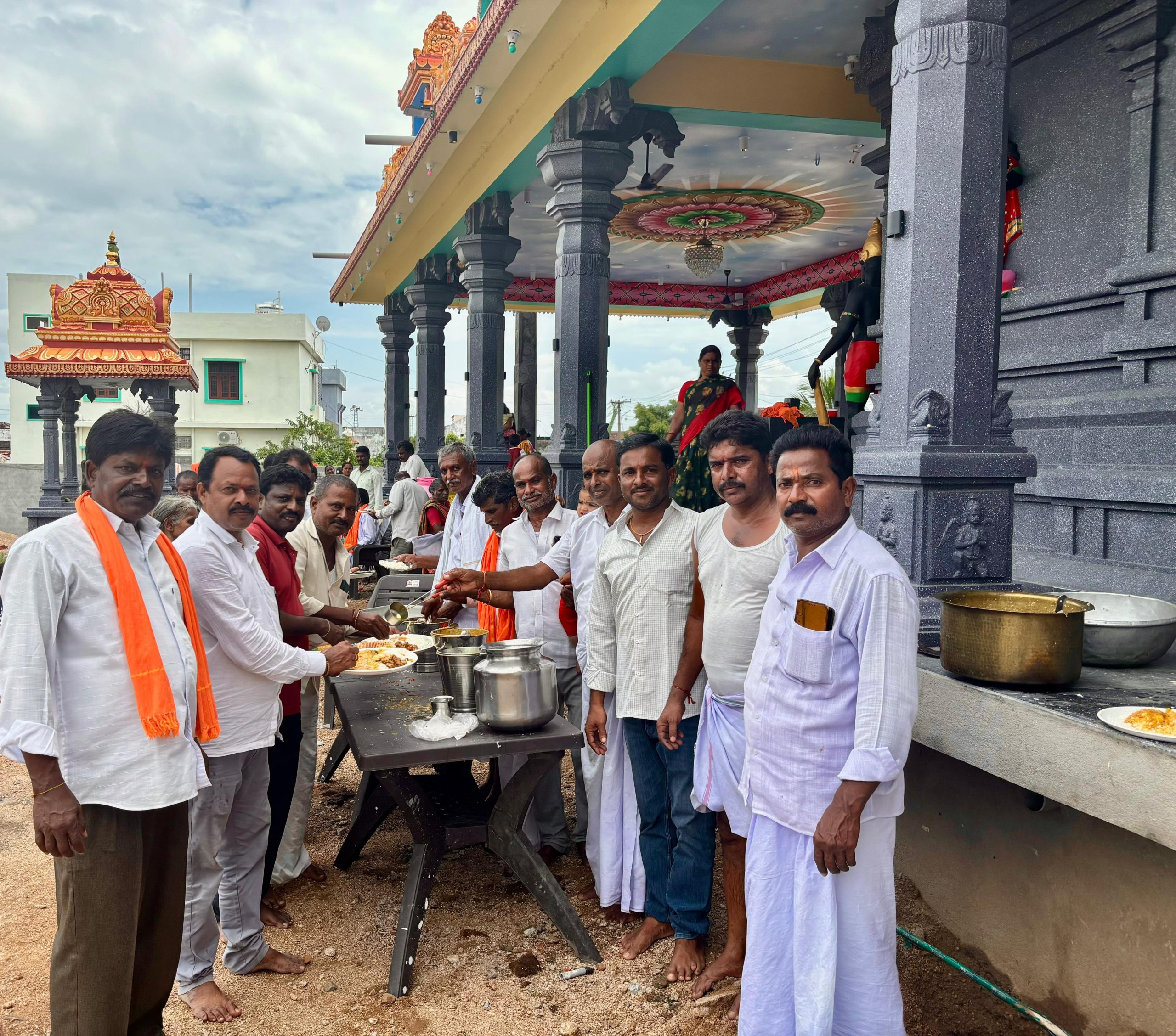 ఏర్గట్లలో అన్నదాన కార్యక్రమం