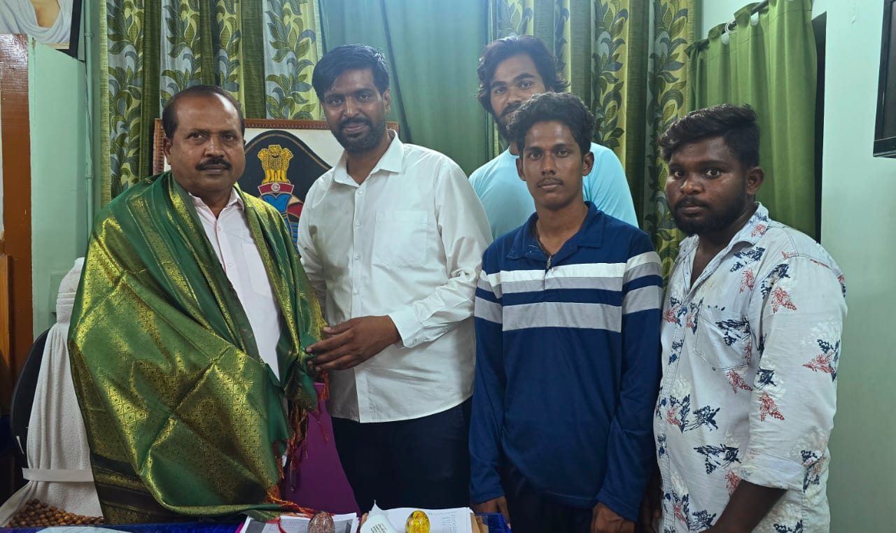 రాజంపేట రూరల్ సి. ఐ రమణ ని సన్నానించిన జనసేన నాయకుడు కొట్టే శ్రీహరి