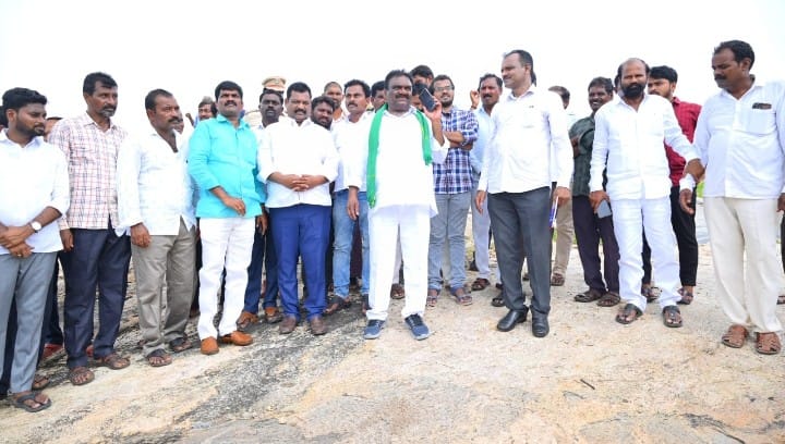 రుద్రమ్మ చెరువును పరిశీలించిన ఎమ్మెల్యే