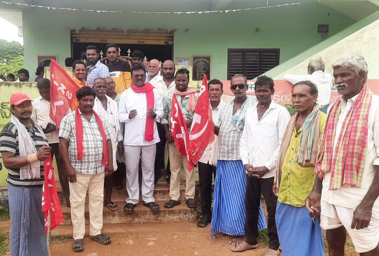 యూరియ సరిపడా వచ్చేంత వరకు పోరాటం ఆగదు: రైతు సంఘం.